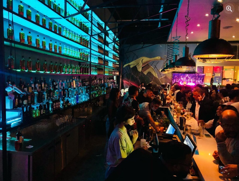 Noche con amigos en Forest Dan